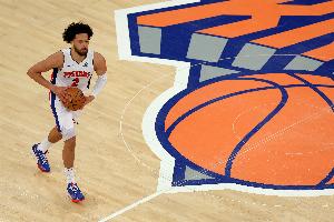 后程发力！康宁汉姆18中8拿到25分8助 下半场17分