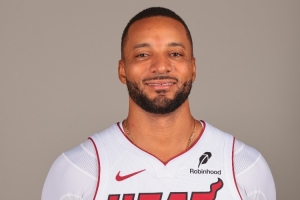 真大腿？鲍威尔首节出战9分钟 7中5&三分3中2轰下13分3板