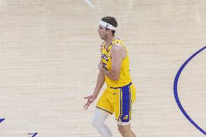 Skip：里夫斯已是巨星 却甘愿与詹姆斯和东契奇共享球权