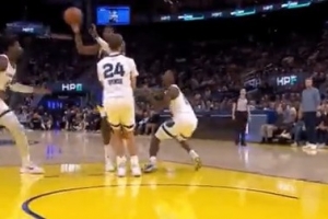 可惜！库明加助攻理查德打进加罚 灰熊挑战成功改判进攻犯规