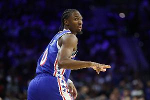 乌布雷：马克西今年打球带着不服输的劲头 这是他最具斗志的表现