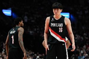 媒体人：上杨瀚森&克林根这种大中锋打五外 定位就很尴尬