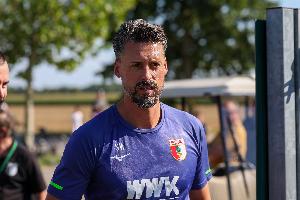 奥格斯堡球迷拉横幅抗议糟糕表现，瓦格纳：当然遗憾，但必须接受