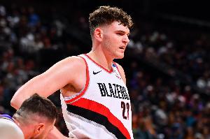 你这也不行呀！克林根跟不上节奏 仅出战18分钟&3中1拿2分4板