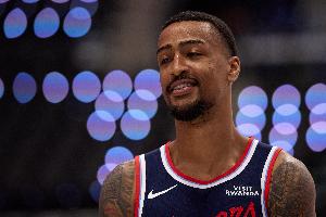 真香！科林斯半场15分钟7投5中 砍下15分3篮板