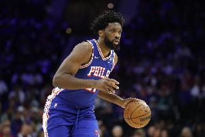 下半场10中1！恩比德全场21中7拿到20分6板3断4帽 三分6中1