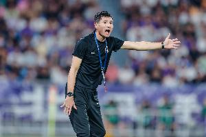 媒体人：足协敢不敢给邵佳一八年时间，带两世界杯周期一定能出线